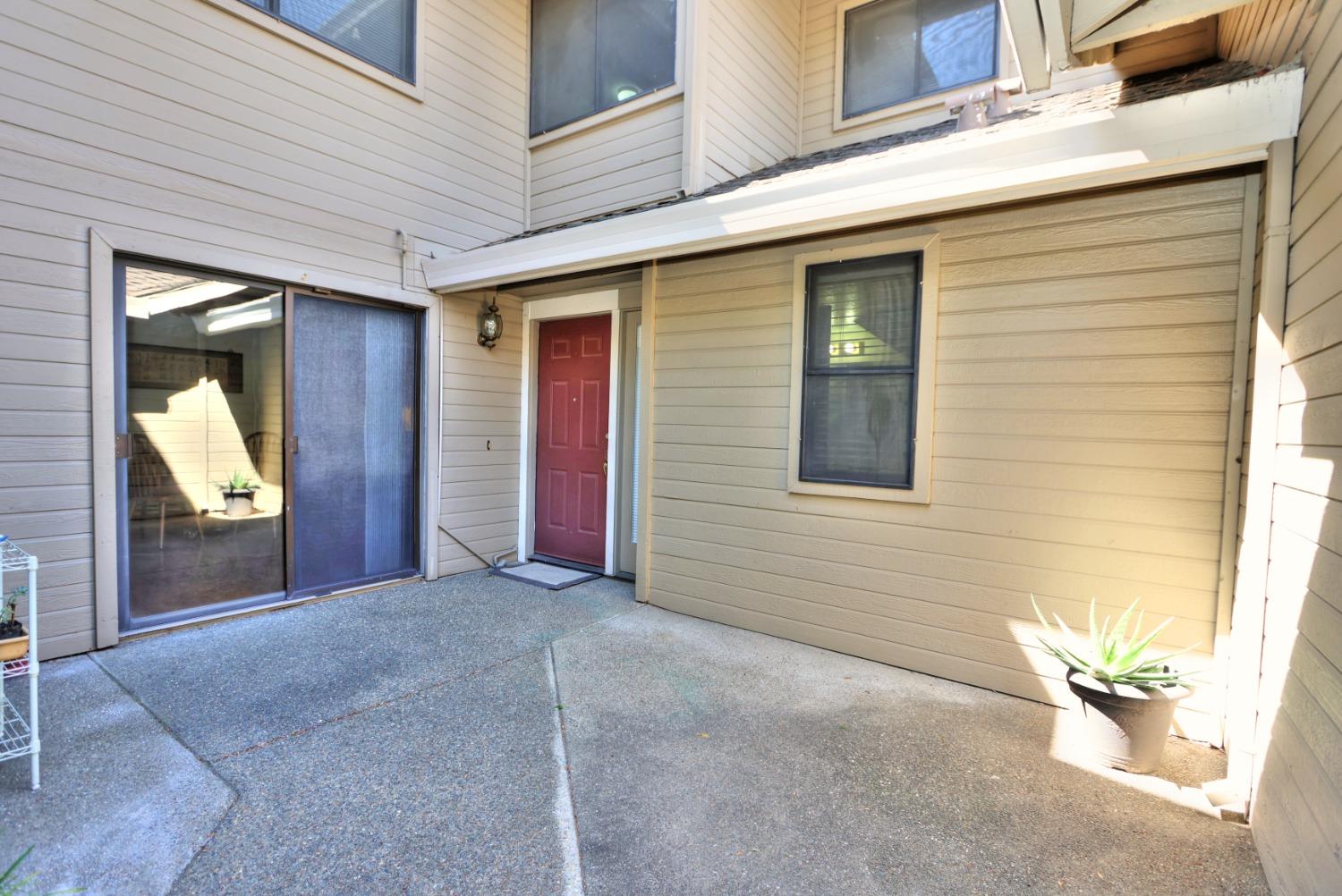 Detail Gallery Image 2 of 69 For 1982 University Park Dr, Sacramento,  CA 95825 - 3 Beds | 2/1 Baths