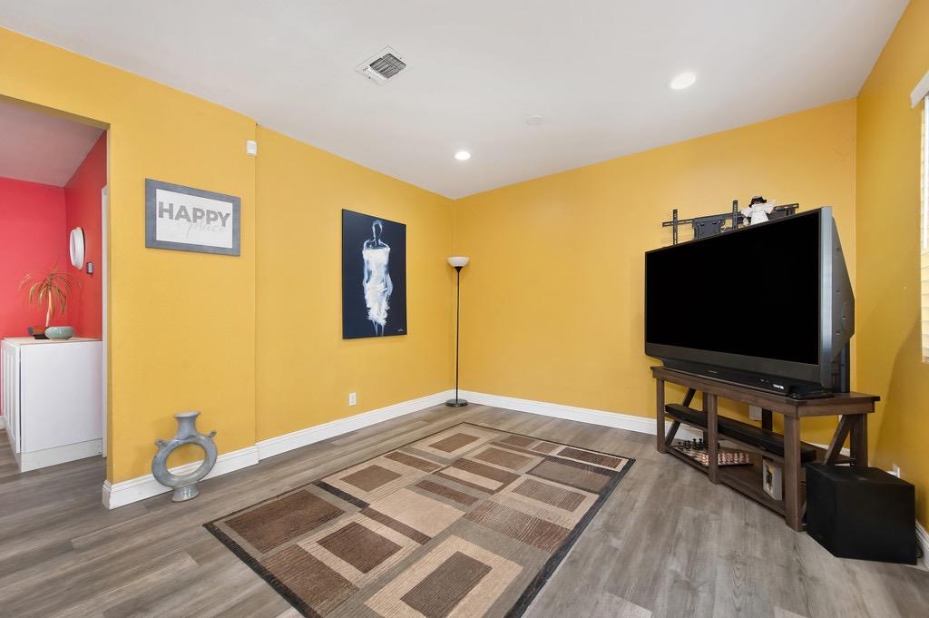 Detail Gallery Image 8 of 29 For 3740 26th Ave, Sacramento,  CA 95820 - 3 Beds | 2 Baths