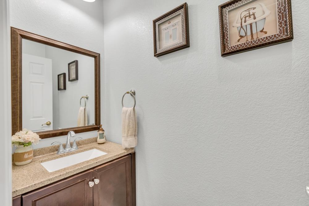 Detail Gallery Image 10 of 66 For 929 Jordine Way, Galt,  CA 95632 - 5 Beds | 2/1 Baths