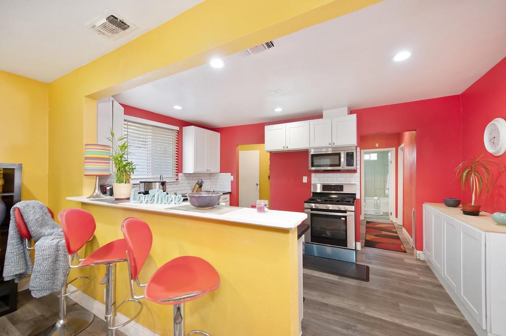 Detail Gallery Image 14 of 29 For 3740 26th Ave, Sacramento,  CA 95820 - 3 Beds | 2 Baths