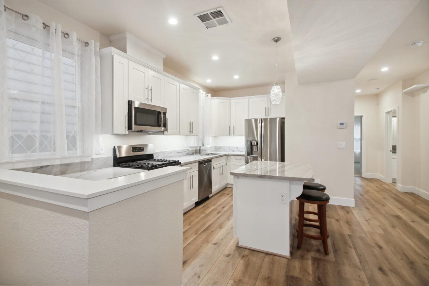 Detail Gallery Image 18 of 59 For 2021 S St, Sacramento,  CA 95811 - – Beds | – Baths