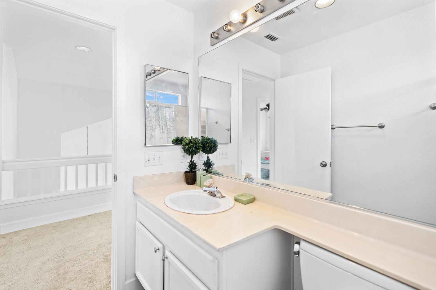 Detail Gallery Image 31 of 50 For 9557 W Village Tree Dr, Elk Grove,  CA 95758 - 3 Beds | 2/1 Baths