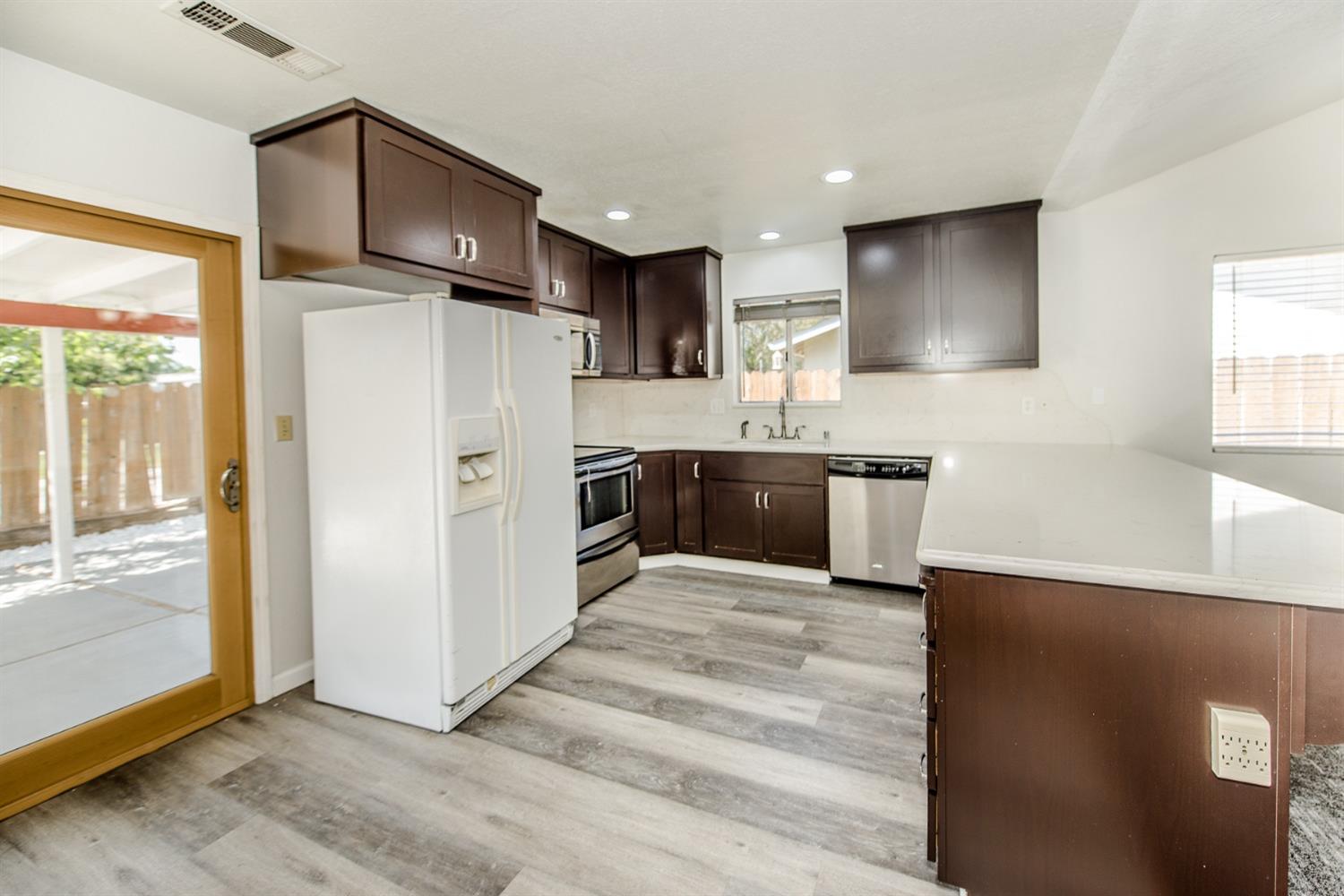 Detail Gallery Image 13 of 46 For 1925 Arrowsmith Dr, Manteca,  CA 95336 - 3 Beds | 2 Baths