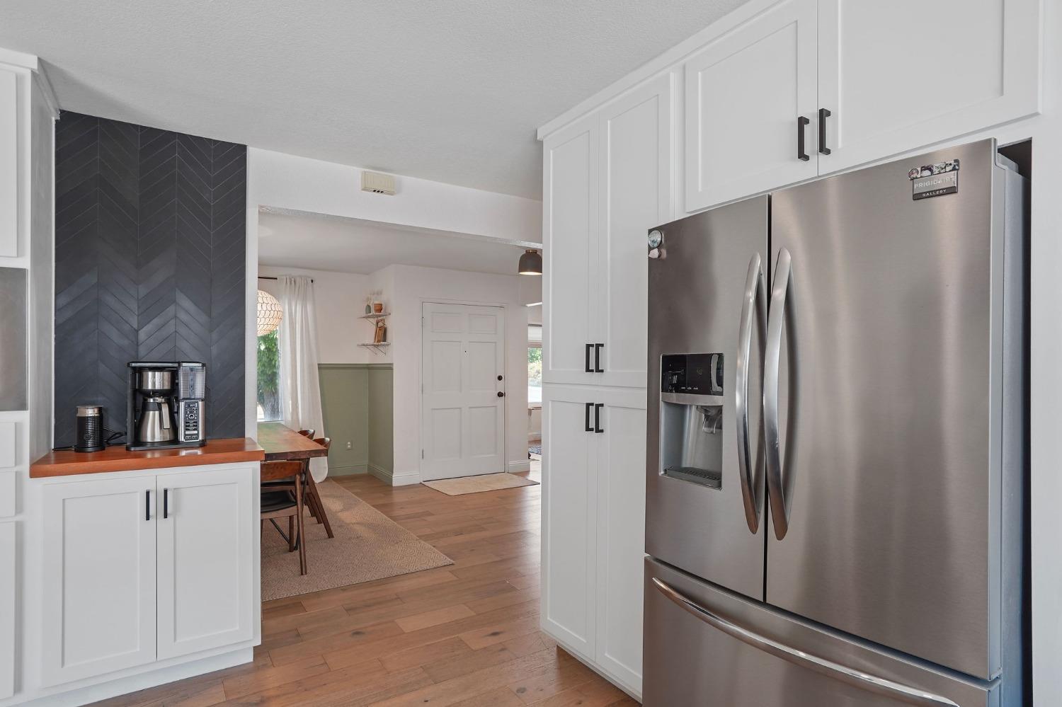 Detail Gallery Image 13 of 39 For 4950 Thor Way, Carmichael,  CA 95608 - 4 Beds | 3 Baths