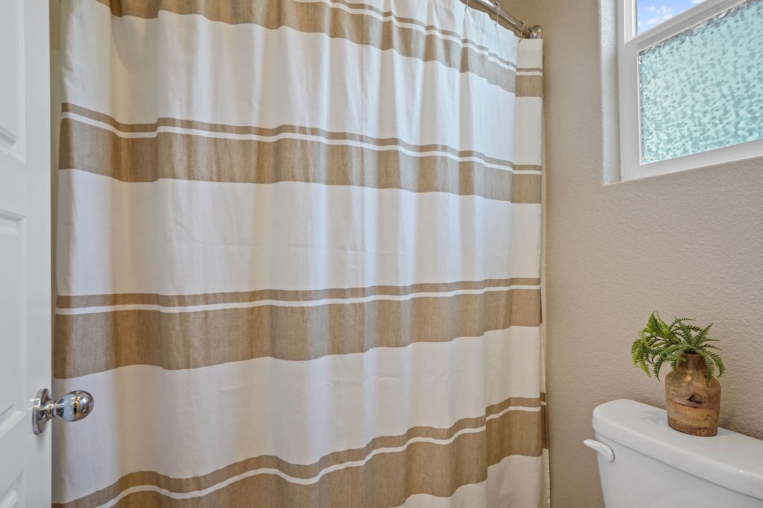 Detail Gallery Image 19 of 31 For 3205 Forney, Sacramento,  CA 95816 - 3 Beds | 2/1 Baths