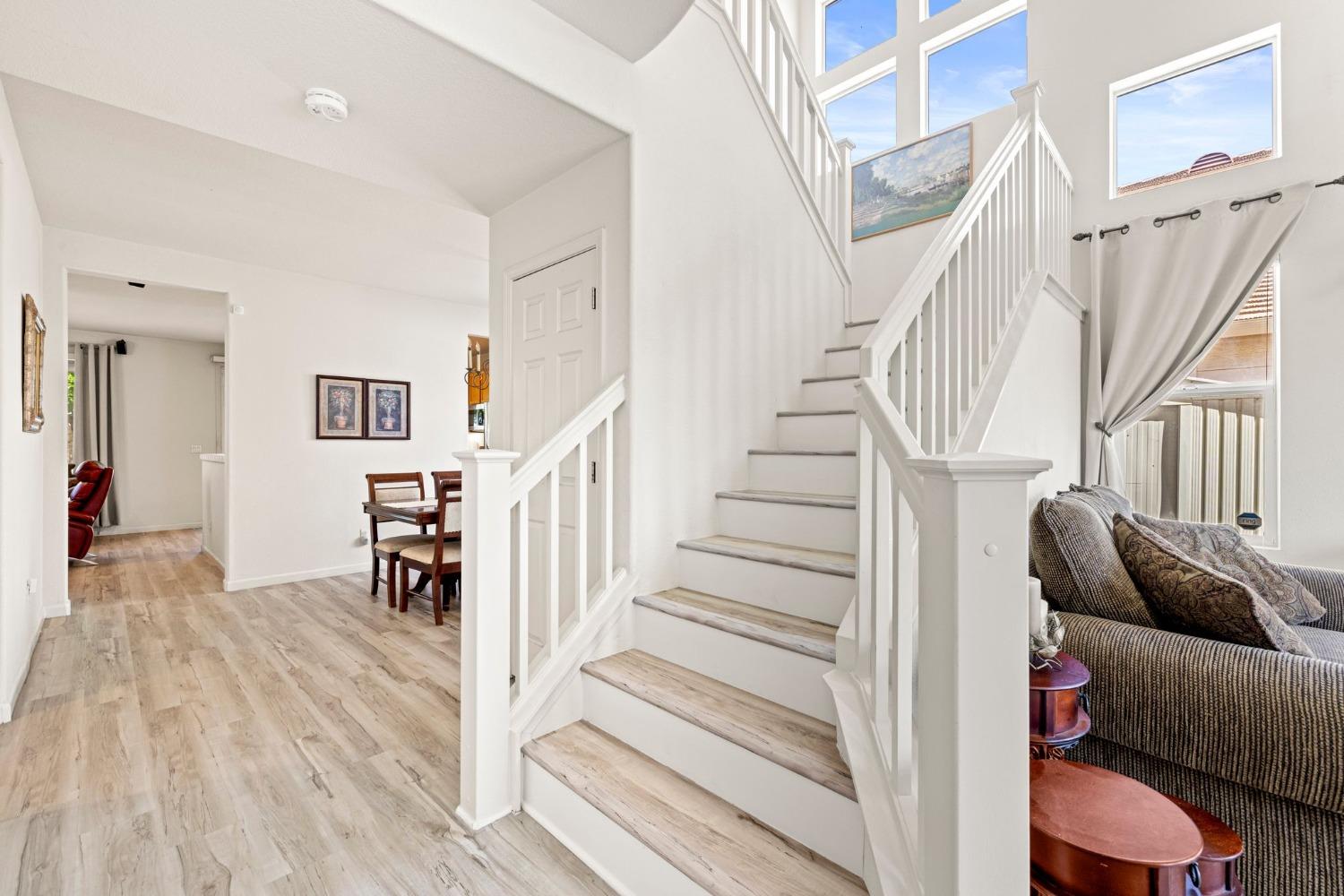Detail Gallery Image 5 of 43 For 1644 Gloria Cir, Tracy,  CA 95377 - 5 Beds | 3 Baths