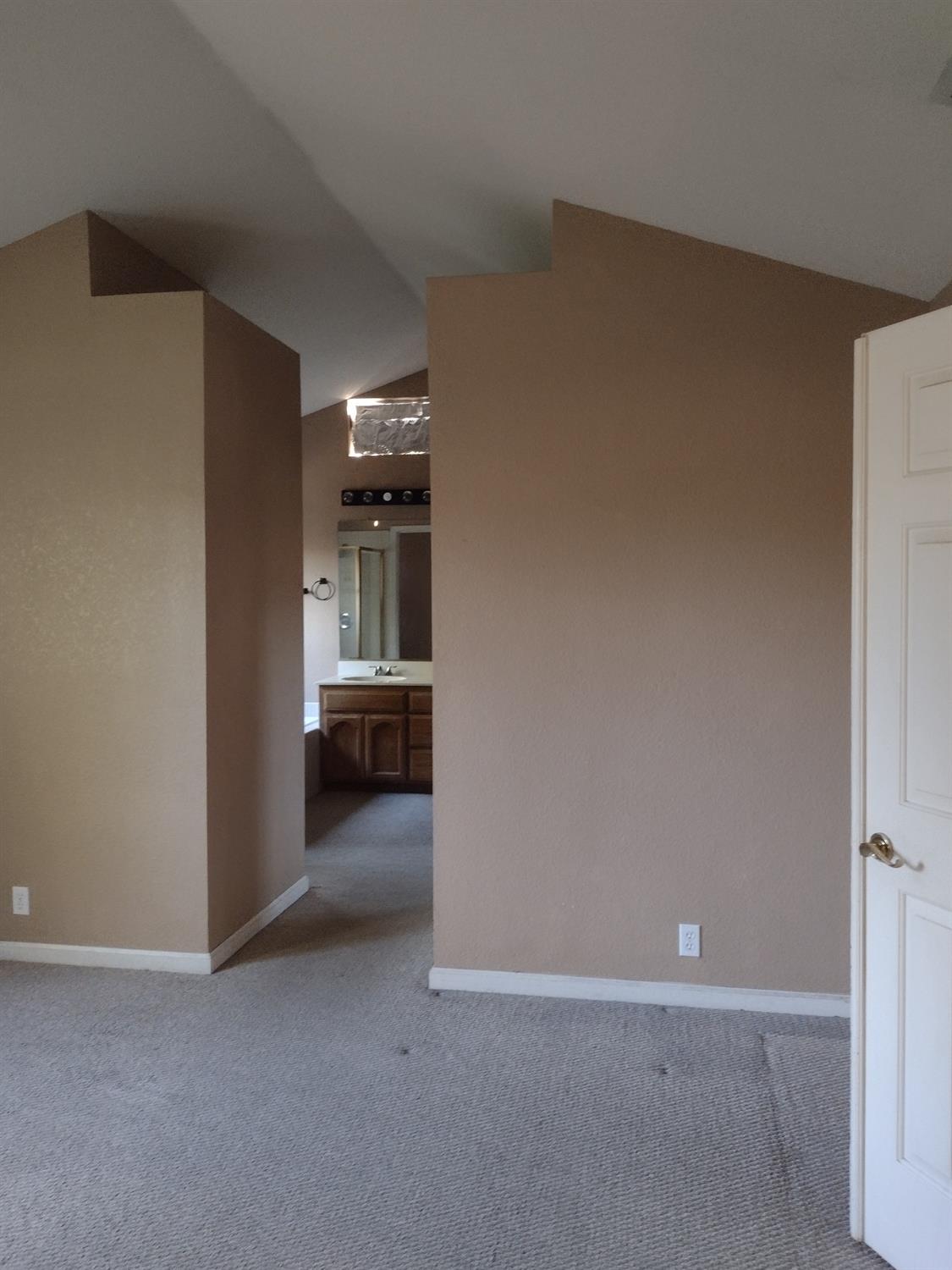 Detail Gallery Image 33 of 56 For 1900 Berryessa Dr, Modesto,  CA 95358 - 3 Beds | 2/1 Baths