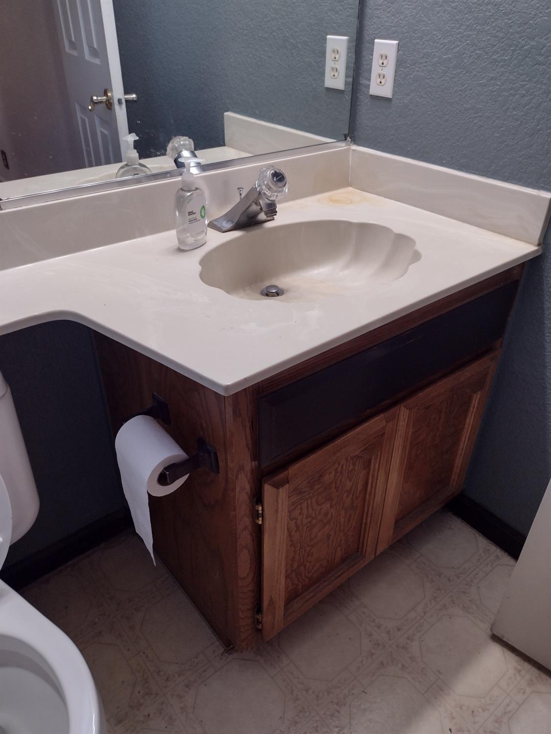 Detail Gallery Image 12 of 56 For 1900 Berryessa Dr, Modesto,  CA 95358 - 3 Beds | 2/1 Baths