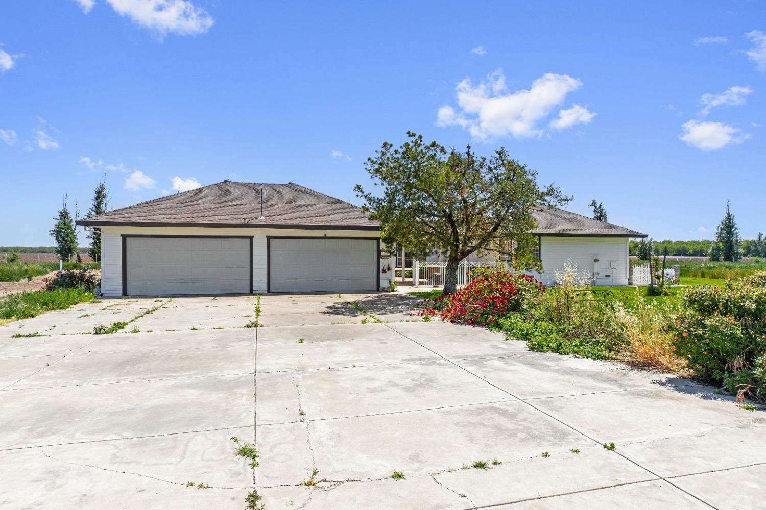 Detail Gallery Image 2 of 68 For 21299 E Highway 4, Stockton,  CA 95215 - 5 Beds | 4/1 Baths