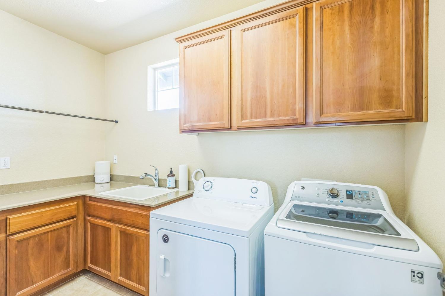 Flora Way, Lincoln, California image 16
