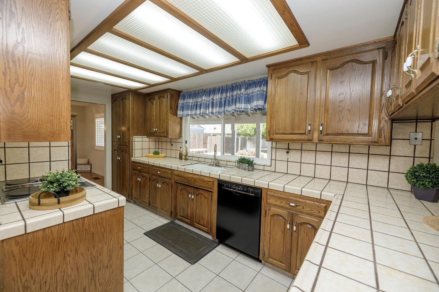 Oakridge Court, Modesto, California image 11