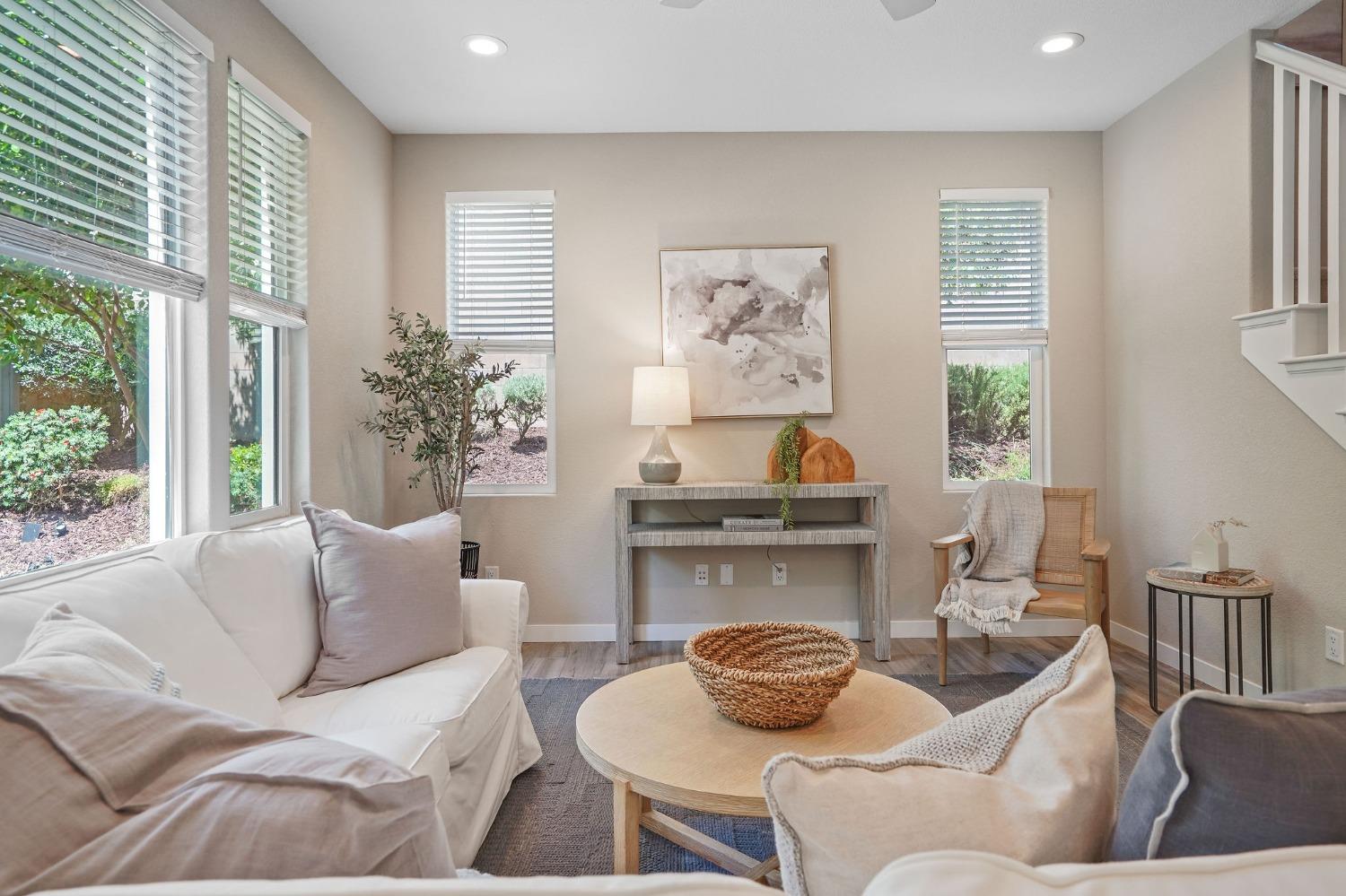 Detail Gallery Image 12 of 31 For 3205 Forney, Sacramento,  CA 95816 - 3 Beds | 2/1 Baths
