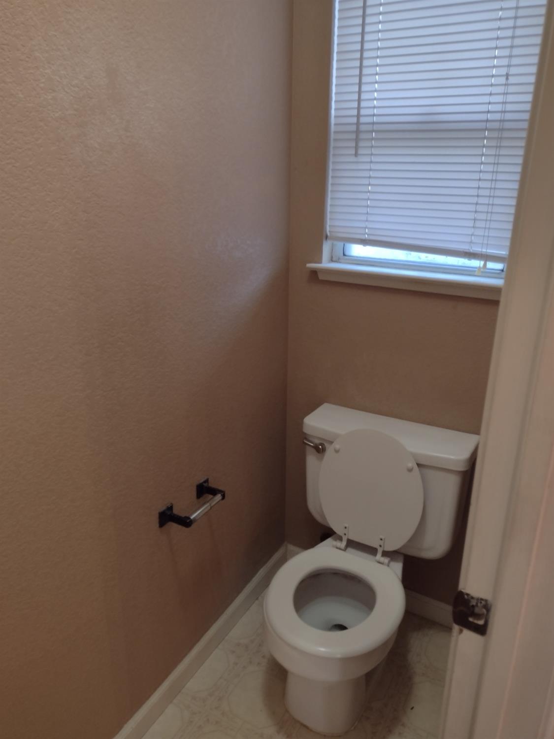 Detail Gallery Image 41 of 56 For 1900 Berryessa Dr, Modesto,  CA 95358 - 3 Beds | 2/1 Baths