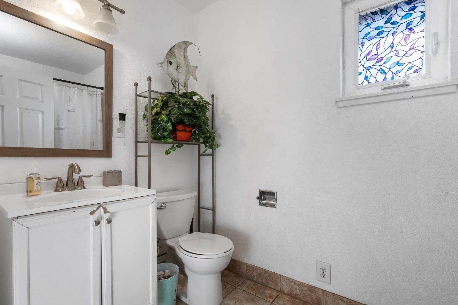 Detail Gallery Image 27 of 32 For 126 N Nottingham Dr, Stockton,  CA 95207 - 5 Beds | 3 Baths