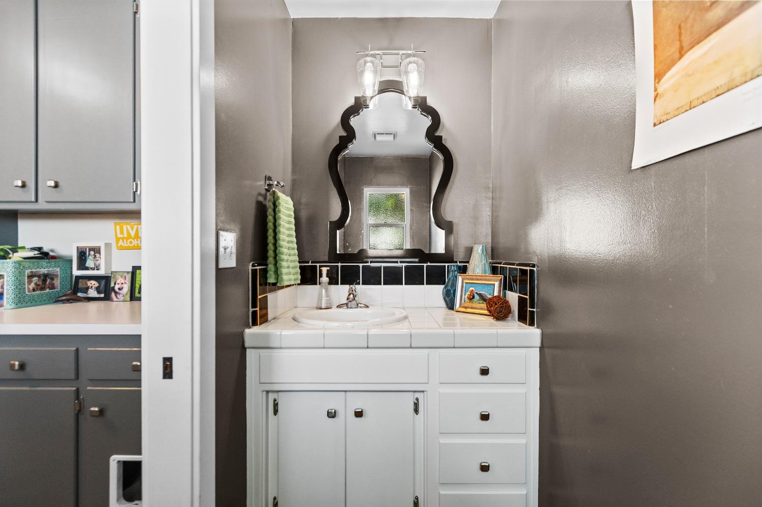 Detail Gallery Image 28 of 41 For 2837 Latham Dr, Sacramento,  CA 95864 - 3 Beds | 2/1 Baths