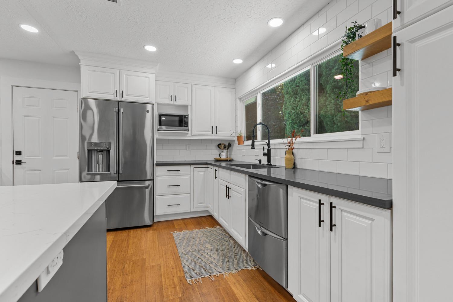 Detail Gallery Image 5 of 38 For 7889 Olive St, Fair Oaks,  CA 95628 - 3 Beds | 2 Baths