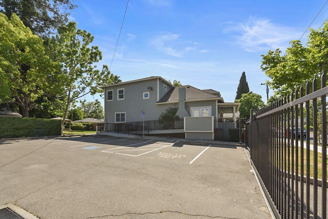 Detail Gallery Image 41 of 48 For 4322 4th Ave, Sacramento,  CA 95817 - 4 Beds | 3/1 Baths