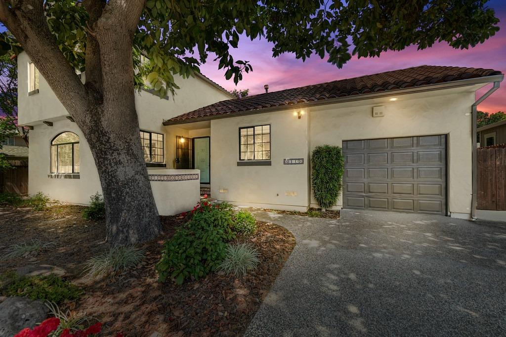 Detail Gallery Image 3 of 46 For 849 10th Ave, Sacramento,  CA 95818 - 3 Beds | 2 Baths