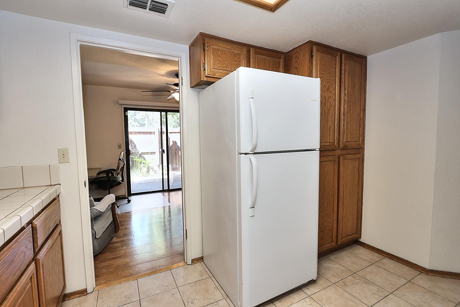 Detail Gallery Image 20 of 69 For 1982 University Park Dr, Sacramento,  CA 95825 - 3 Beds | 2/1 Baths