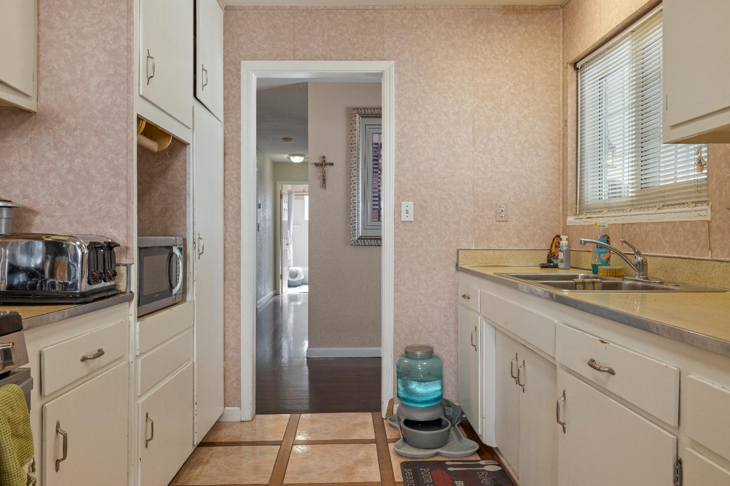 Detail Gallery Image 11 of 33 For 7795 Tamarack Dr, Dublin,  CA 94568 - 3 Beds | 2 Baths