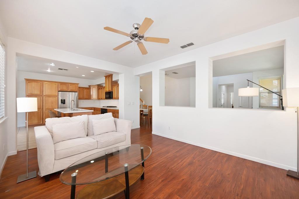 Detail Gallery Image 16 of 38 For 16796 English Country Trl, Lathrop,  CA 95330 - 4 Beds | 3 Baths