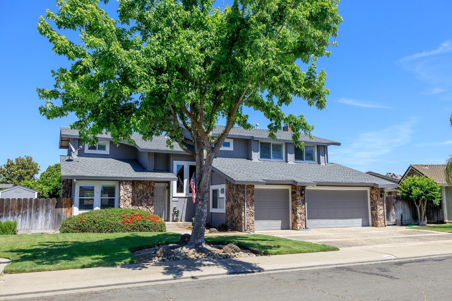 Oakridge Court, Modesto, California image 3