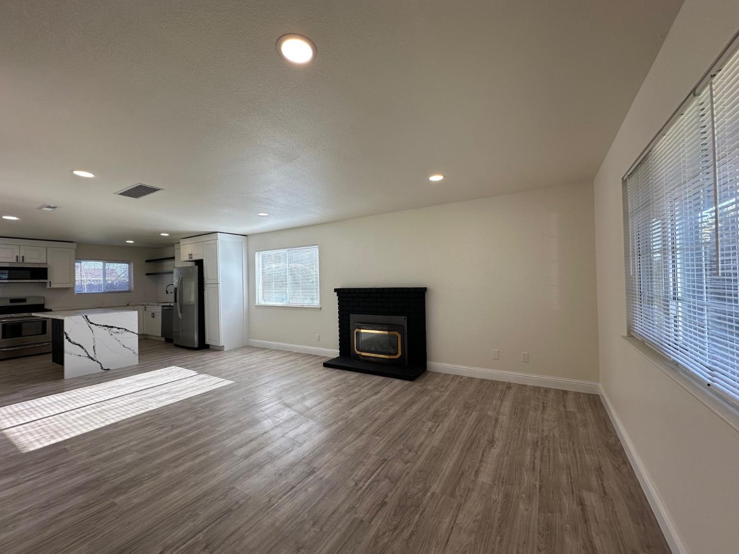 Detail Gallery Image 23 of 29 For 4700 Ravenstone Way, Sacramento,  CA 95842 - 4 Beds | 2/1 Baths