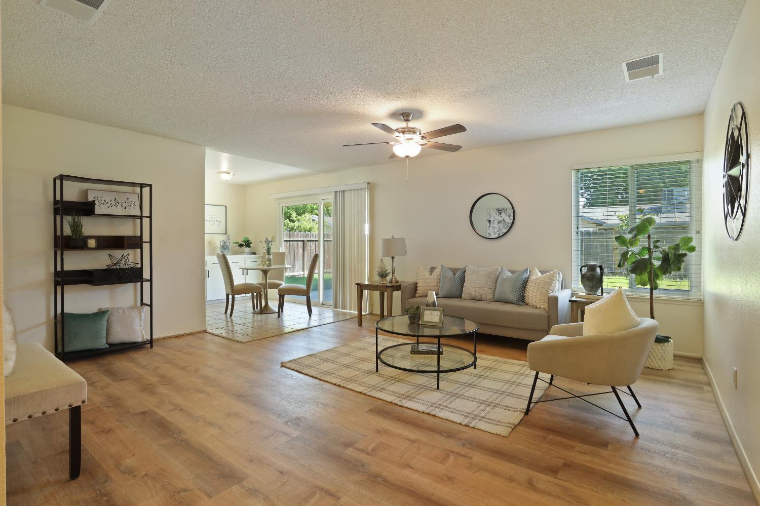 Detail Gallery Image 4 of 26 For 2912 Bateman Ln, Modesto,  CA 95354 - 3 Beds | 2 Baths