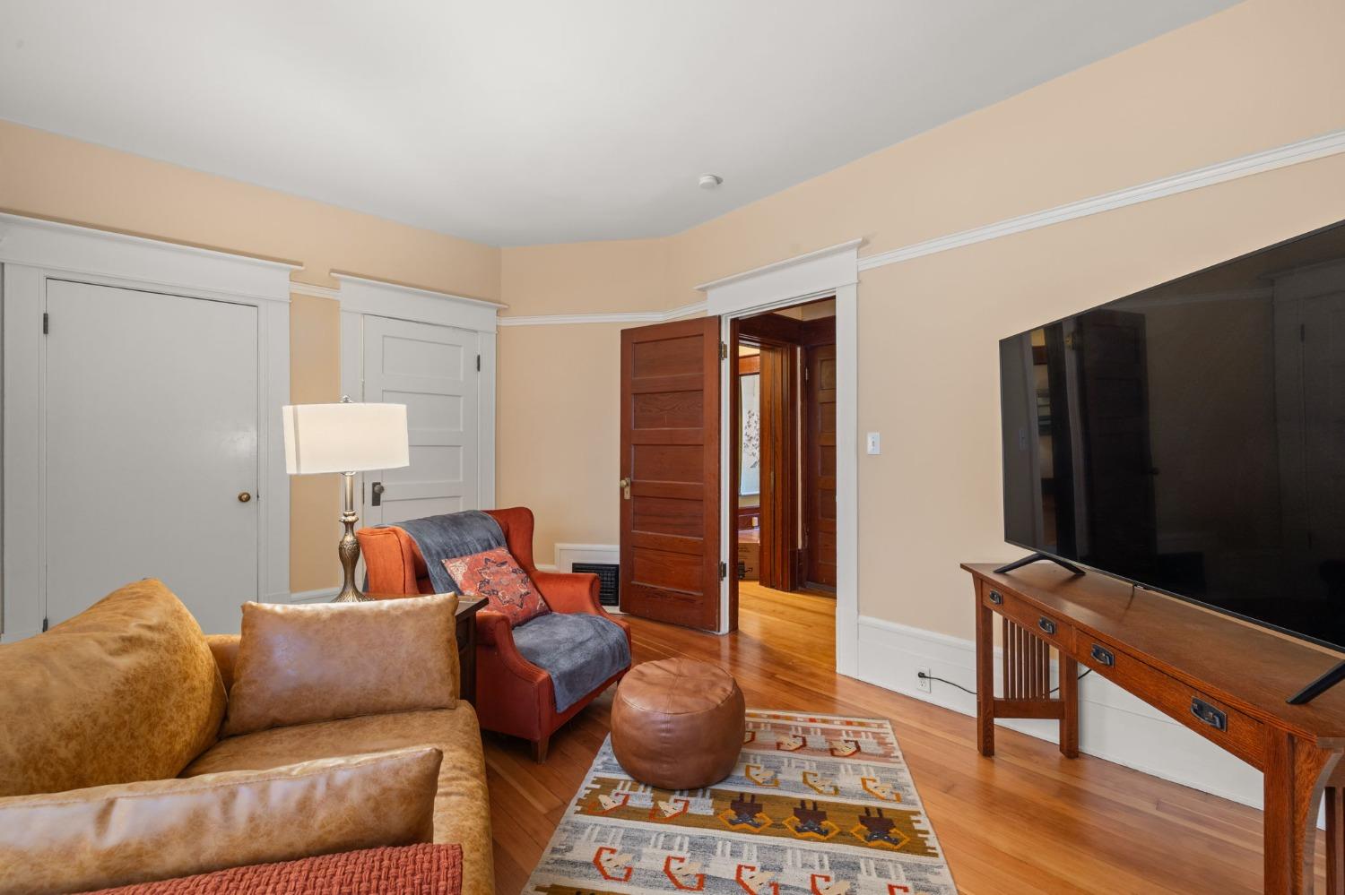 Detail Gallery Image 12 of 61 For 2727 H St, Sacramento,  CA 95816 - 5 Beds | 3 Baths
