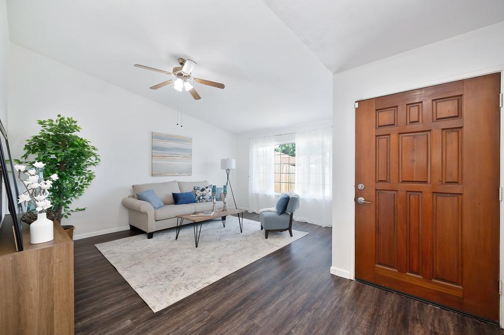 Detail Gallery Image 5 of 31 For 6704 Green Ash Ct, Citrus Heights,  CA 95610 - 4 Beds | 2 Baths