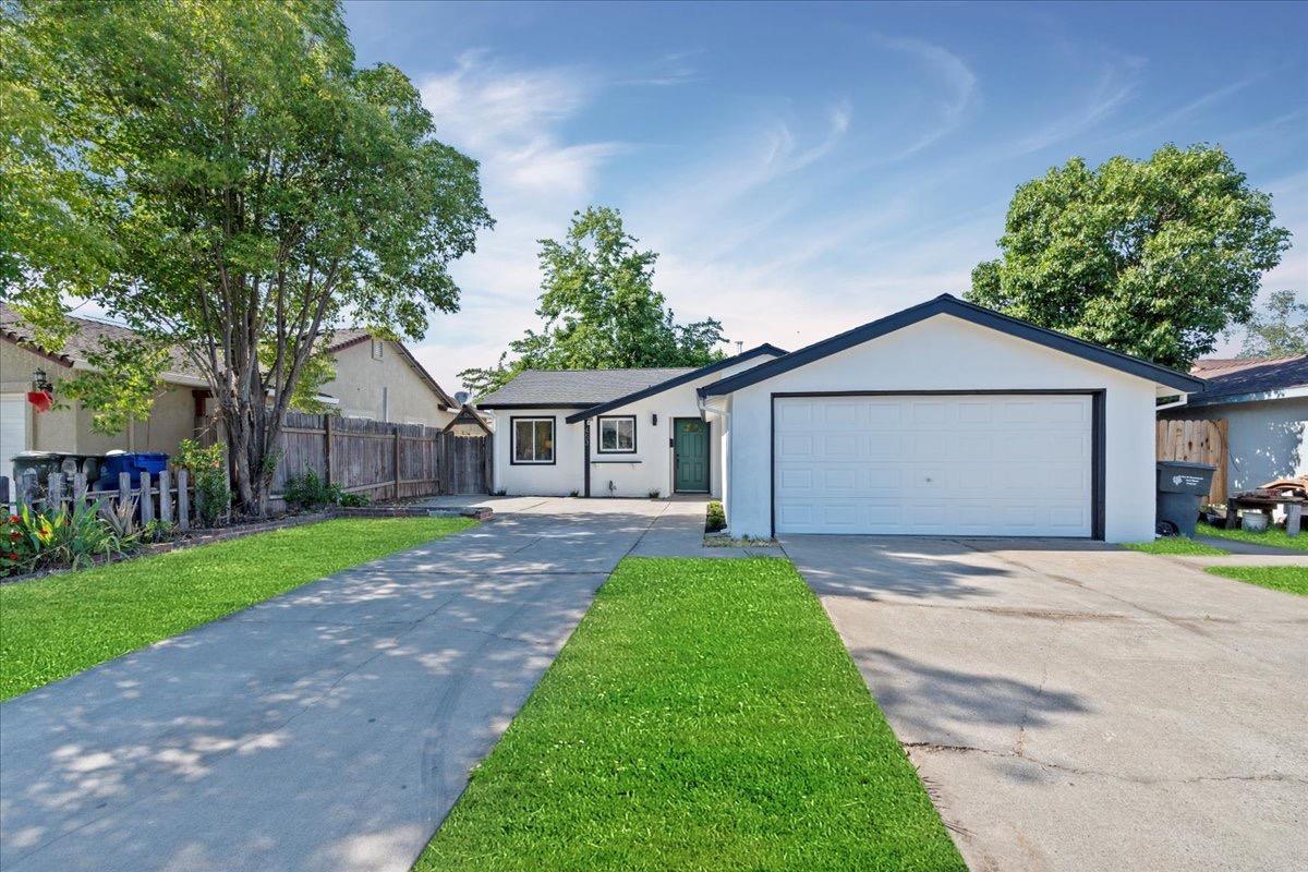 Detail Gallery Image 2 of 21 For 453 Arcade Blvd, Sacramento,  CA 95815 - 4 Beds | 2 Baths