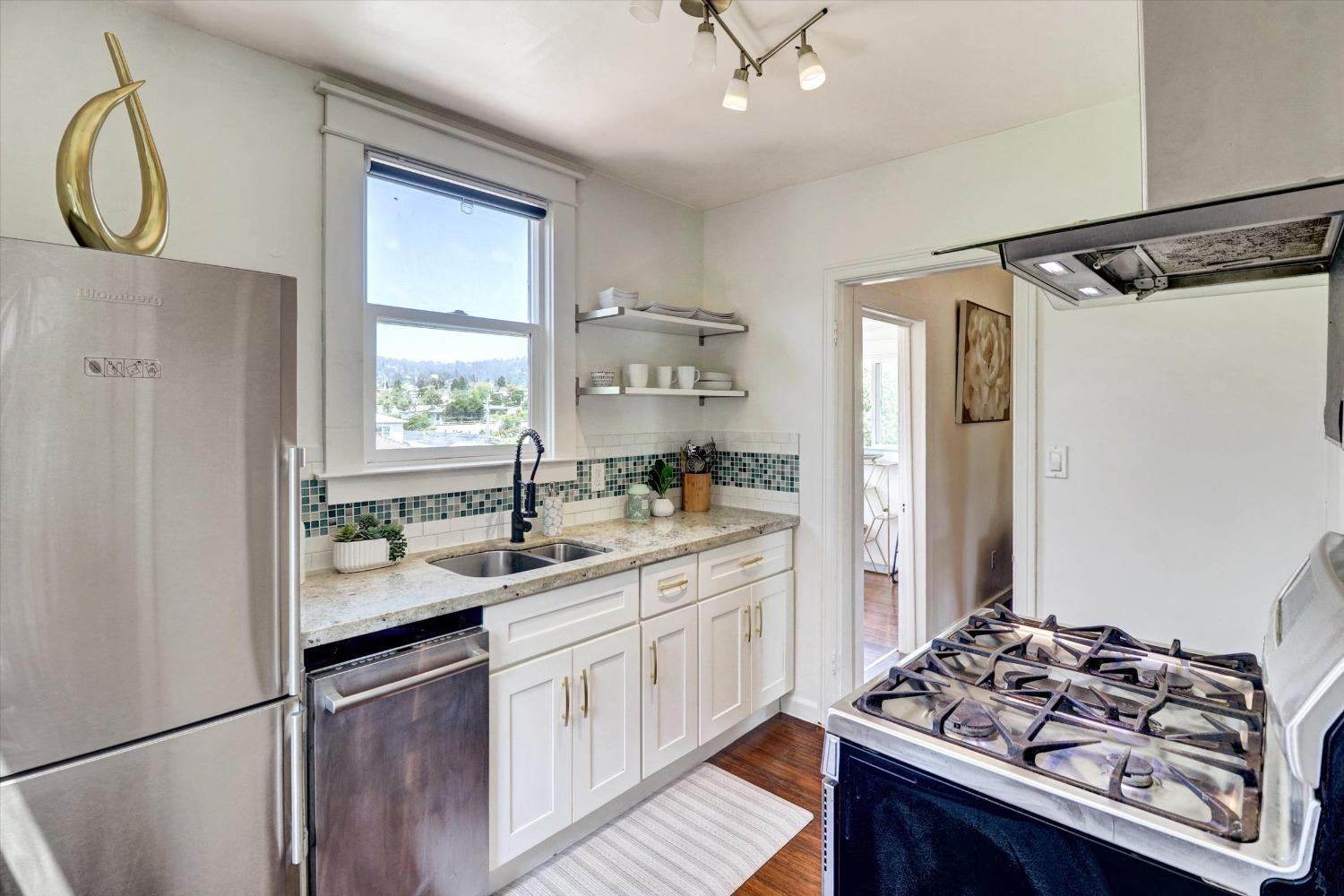 Detail Gallery Image 25 of 38 For 1412 E 32 St, Oakland,  CA 94602 - 3 Beds | 2 Baths