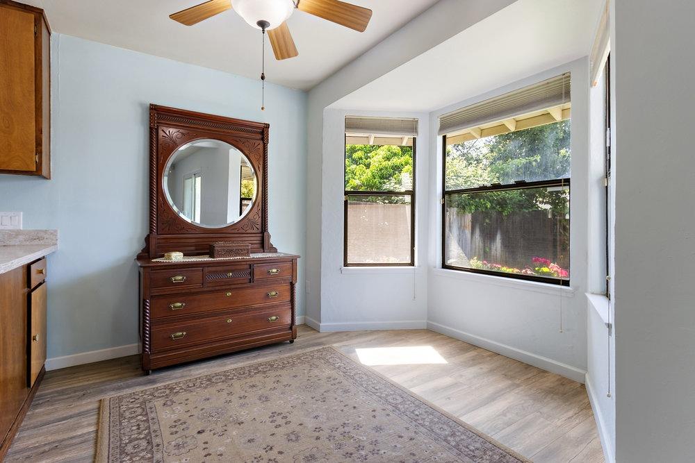 Detail Gallery Image 6 of 29 For 6116 Lincoln Ave, Carmichael,  CA 95608 - 2 Beds | 1 Baths