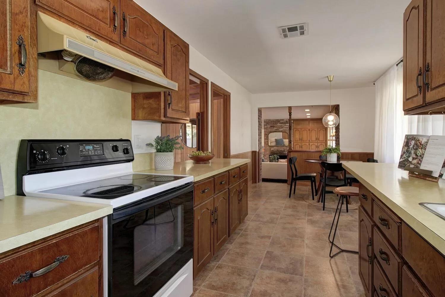 Detail Gallery Image 17 of 42 For 301 Baldwin Way, Sacramento,  CA 95864 - 5 Beds | 3 Baths
