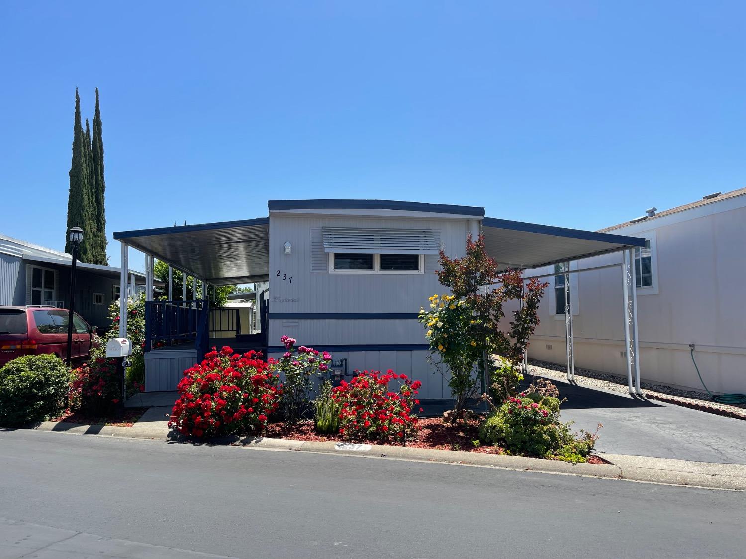 Detail Gallery Image 2 of 34 For 237 Palm View Ln, Rancho Cordova,  CA 95670 - 2 Beds | 1/1 Baths