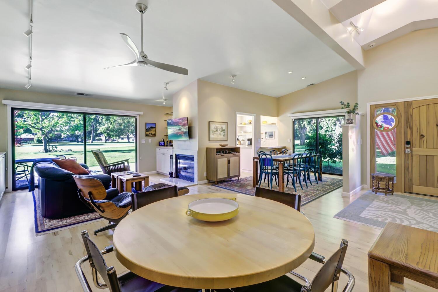 Garden Court, El Macero, California image 9