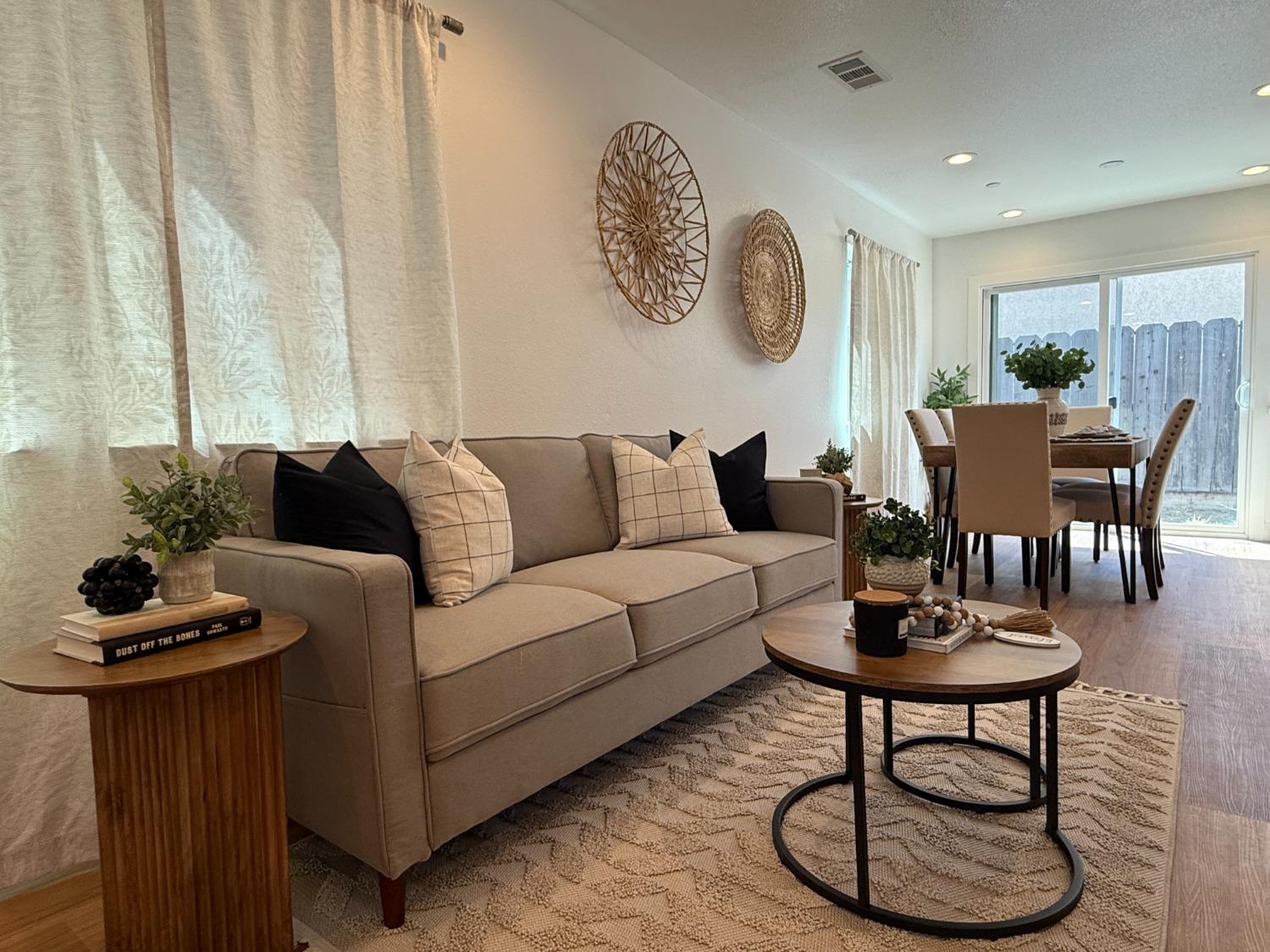 Detail Gallery Image 8 of 26 For 571 Jason Dr, Turlock,  CA 95380 - 3 Beds | 2/1 Baths
