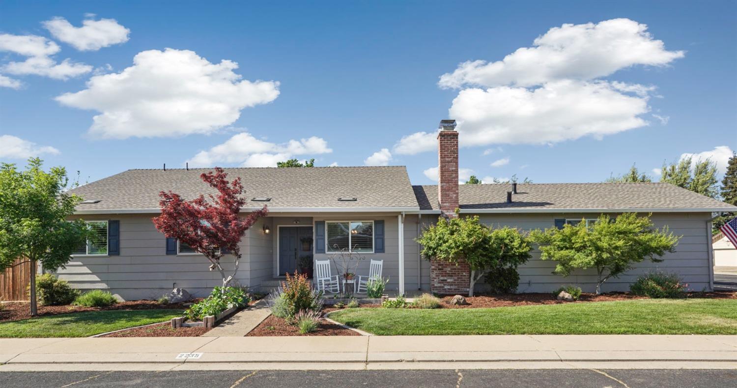 Detail Gallery Image 2 of 37 For 2235 Starr Dr, Lodi,  CA 95242 - 3 Beds | 2 Baths
