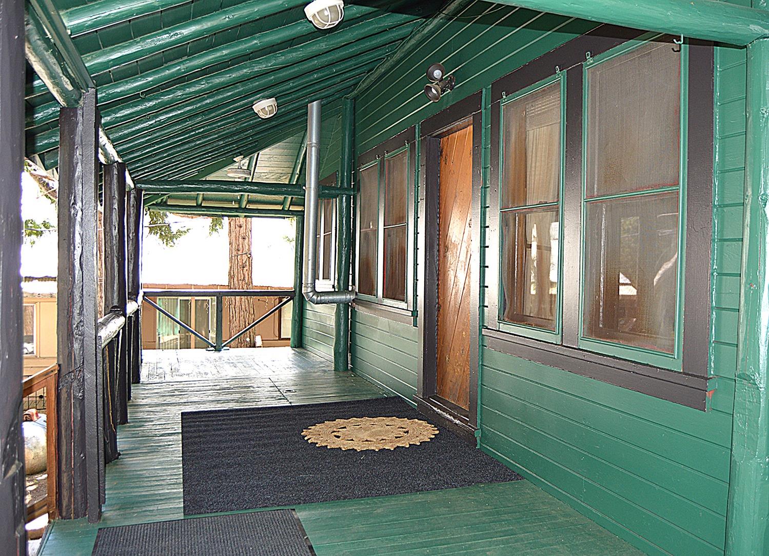 Detail Gallery Image 2 of 34 For 26156 Long Barn Rd, Long Barn,  CA 95335 - 5 Beds | 1/1 Baths