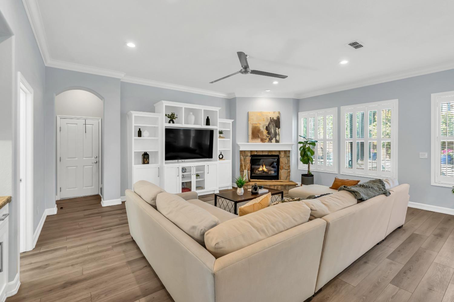 Detail Gallery Image 7 of 94 For 6600 Caprezzo Way, Elk Grove,  CA 95757 - 5 Beds | 4/1 Baths