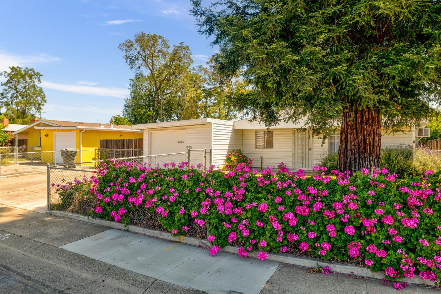 Detail Gallery Image 2 of 41 For 5925 Garibaldi St, Sacramento,  CA 95824 - 3 Beds | 1 Baths