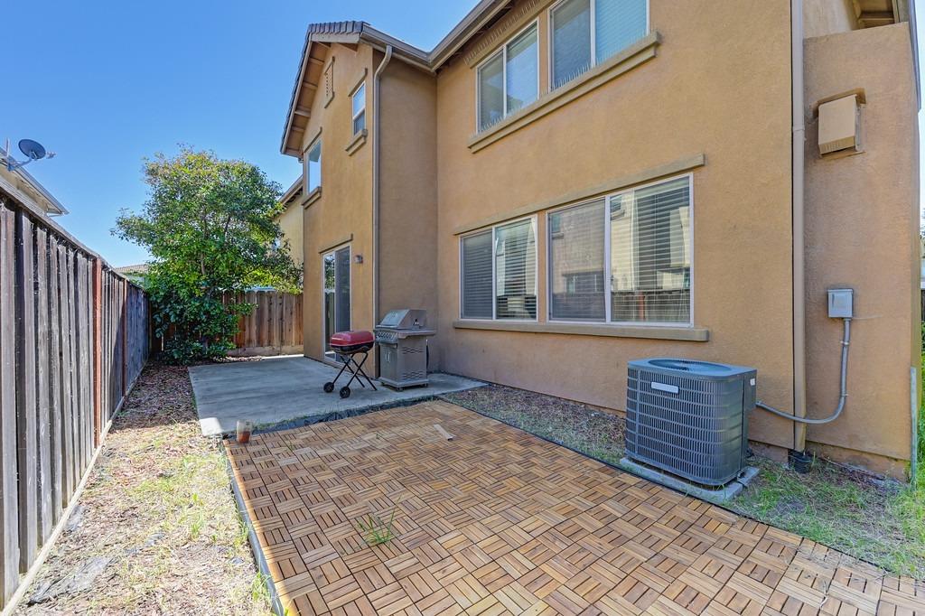 Detail Gallery Image 33 of 38 For 16796 English Country Trl, Lathrop,  CA 95330 - 4 Beds | 3 Baths