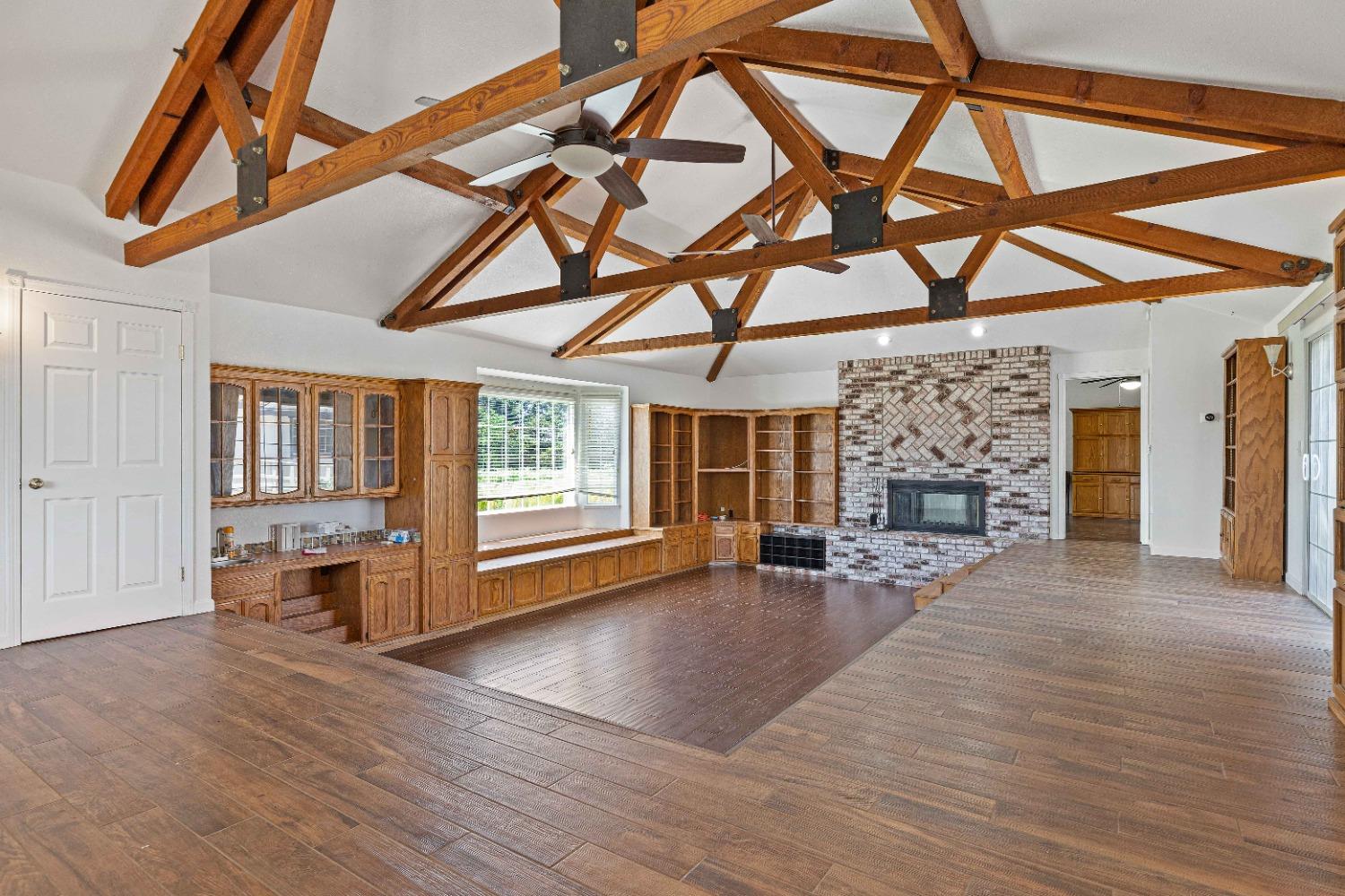 Detail Gallery Image 5 of 68 For 21299 E Highway 4, Stockton,  CA 95215 - 5 Beds | 4/1 Baths