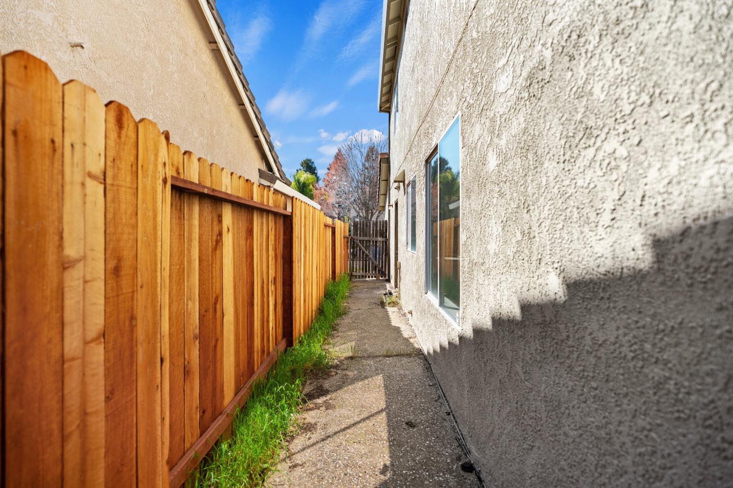 Detail Gallery Image 42 of 50 For 9557 W Village Tree Dr, Elk Grove,  CA 95758 - 3 Beds | 2/1 Baths