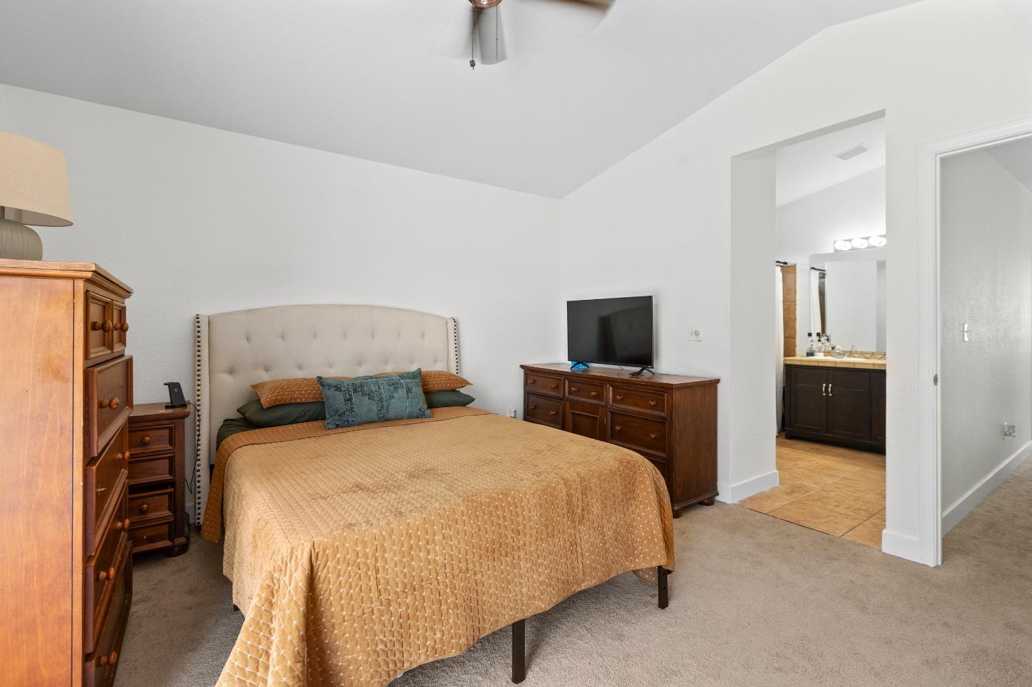 Detail Gallery Image 33 of 50 For 9557 W Village Tree Dr, Elk Grove,  CA 95758 - 3 Beds | 2/1 Baths