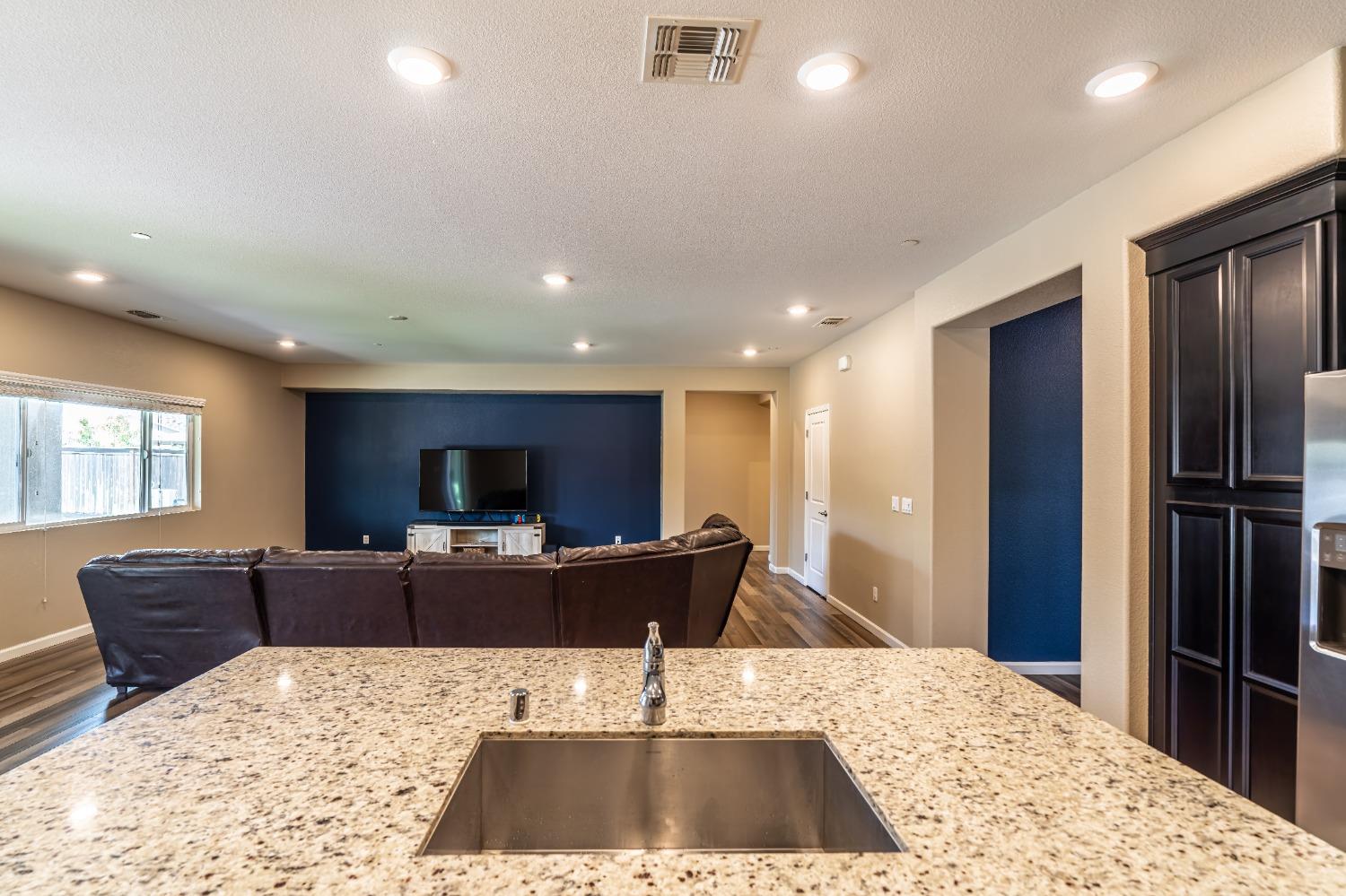 Detail Gallery Image 14 of 56 For 2050 Danforth Way, Plumas Lake,  CA 95961 - 4 Beds | 3 Baths