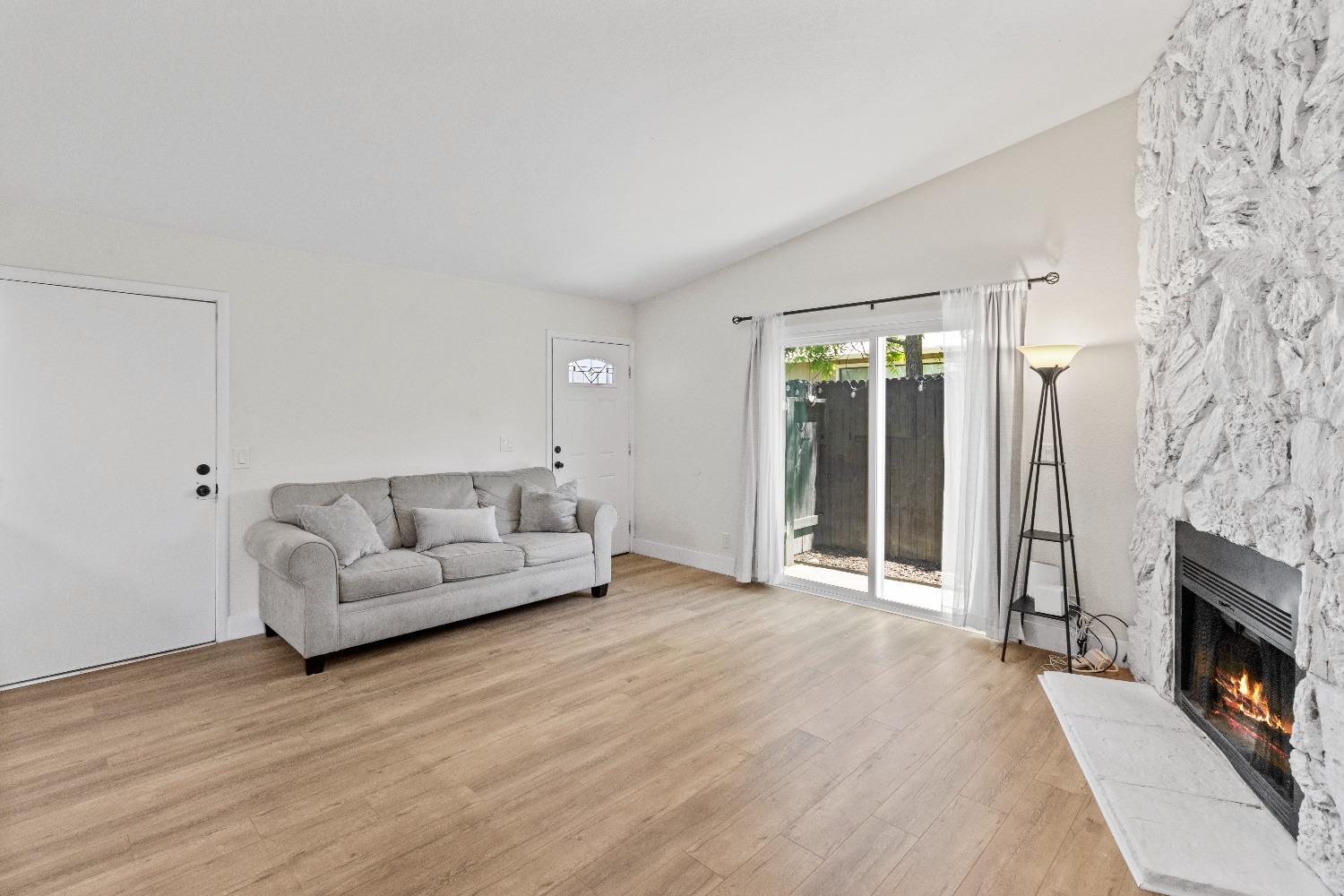 Detail Gallery Image 7 of 45 For 3546 Treleaven Ct, Antelope,  CA 95843 - 2 Beds | 2 Baths