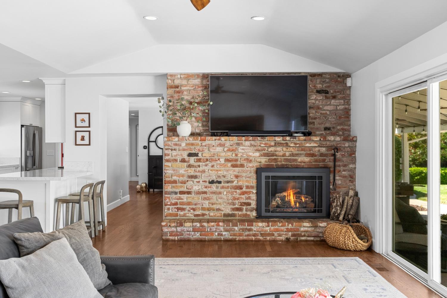 Detail Gallery Image 16 of 41 For 2837 Latham Dr, Sacramento,  CA 95864 - 3 Beds | 2/1 Baths
