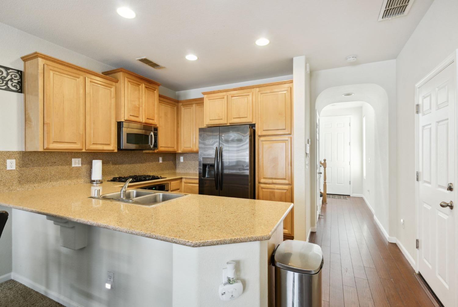 Detail Gallery Image 6 of 27 For 3115 Tolliver St, Sacramento,  CA 95833 - 3 Beds | 2/1 Baths