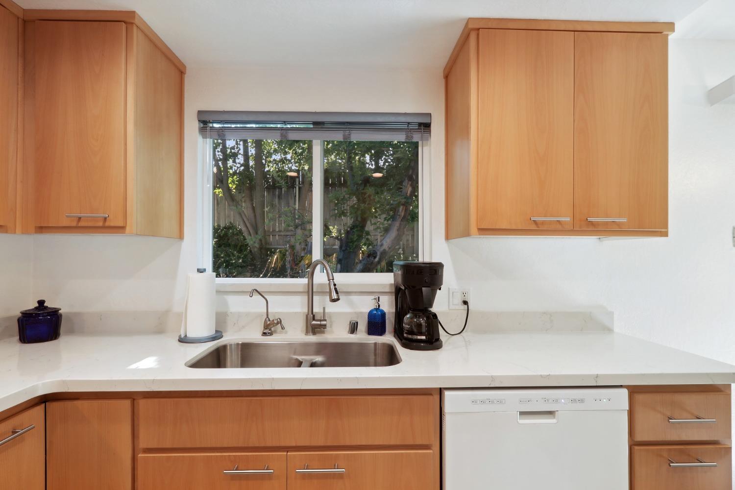 Detail Gallery Image 12 of 32 For 7463 Versailles Way, Sacramento,  CA 95842 - 3 Beds | 2 Baths